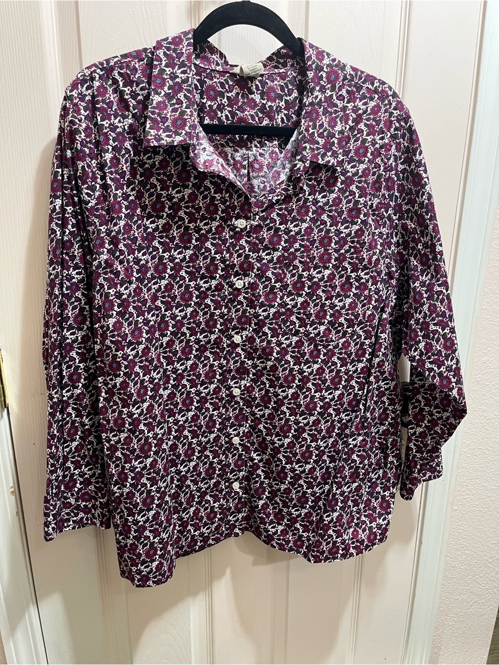 Duluth Floral Button-Up Shirt in Plum and White